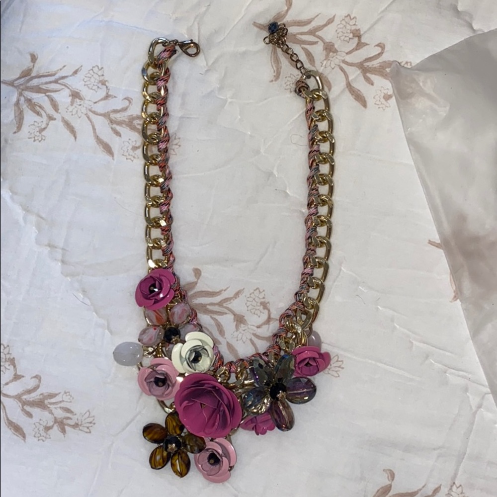 Beautiful gold floral necklace